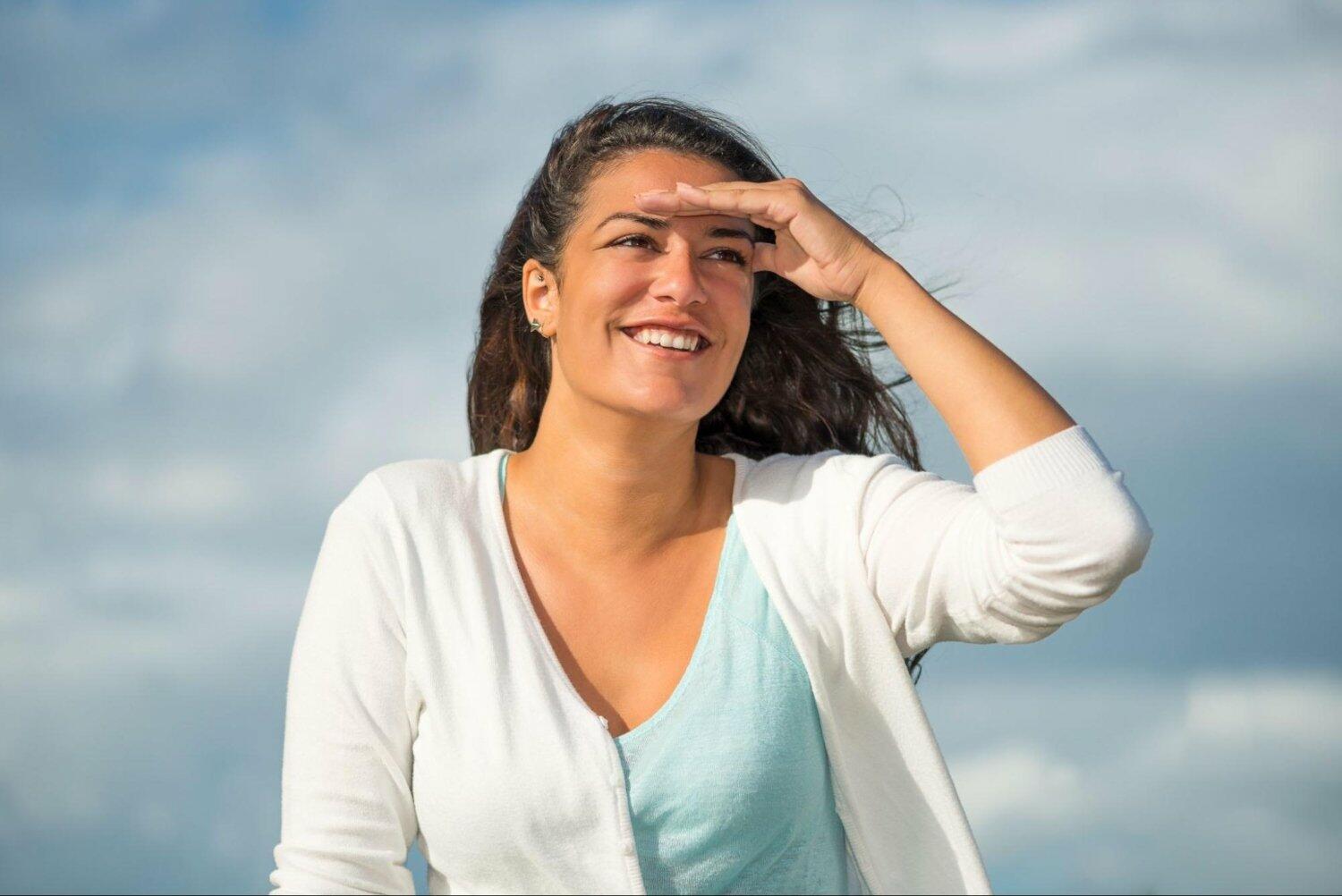 Woman looking ahead (1)